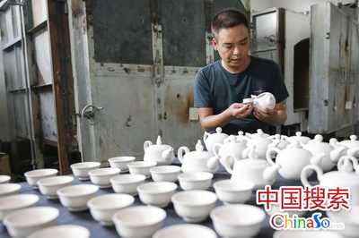 平顶山宝丰县宣和汝瓷 传承担当两不误，汝瓷产业助力脱贫筑幸福