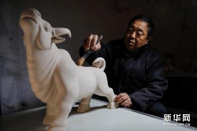 千年汝瓷焕新颜 河南“汝瓷之乡”生肖牛产品生产忙