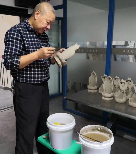 湖北首座汝窑钧窑生产线在天享文化生产基地成功落地，汝瓷工艺实现历史性突破